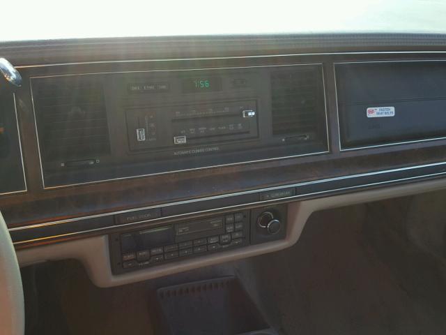 1LNLM81W1NY682572 - 1992 LINCOLN TOWN CAR E GRAY photo 9