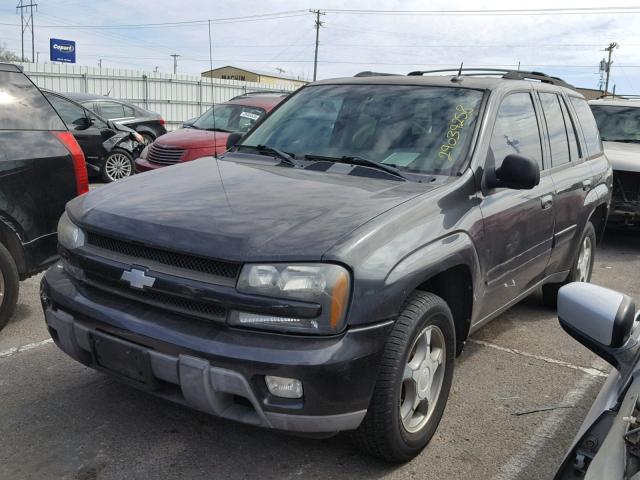 1GNDS13S352131943 - 2005 CHEVROLET TRAILBLAZE CHARCOAL photo 2