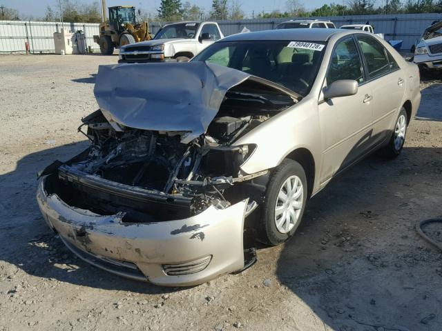 4T1BE32K05U050399 - 2005 TOYOTA CAMRY LE GOLD photo 2