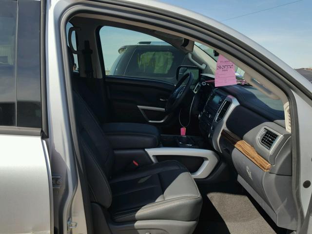 1N6AA1E61HN526301 - 2017 NISSAN TITAN SV SILVER photo 5