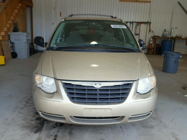 2A8GP54L56R626632 - 2006 CHRYSLER TOWN & COU BEIGE photo 9