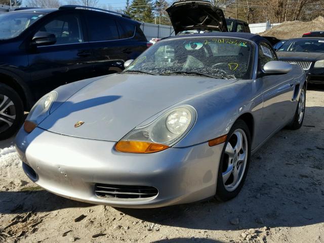 WP0CA29831U627266 - 2001 PORSCHE BOXSTER SILVER photo 2