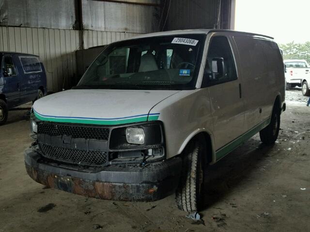 1GCGG25C781108839 - 2008 CHEVROLET EXPRESS G2 WHITE photo 2