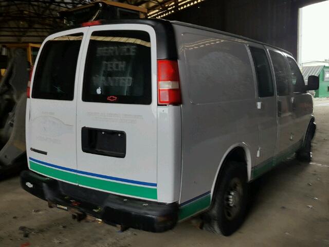 1GCGG25C781108839 - 2008 CHEVROLET EXPRESS G2 WHITE photo 4