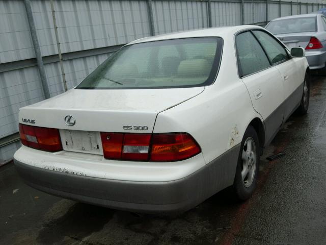 JT8BF22G8V0046372 - 1997 LEXUS ES 300 WHITE photo 4