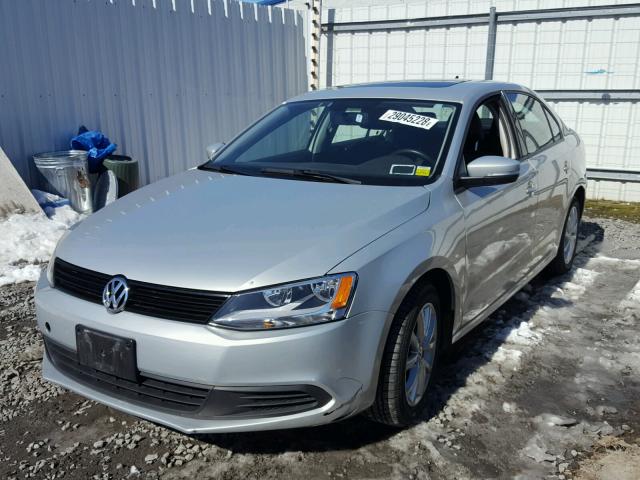 3VWDZ7AJ4BM317252 - 2011 VOLKSWAGEN JETTA SE SILVER photo 2