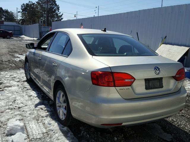 3VWDZ7AJ4BM317252 - 2011 VOLKSWAGEN JETTA SE SILVER photo 3