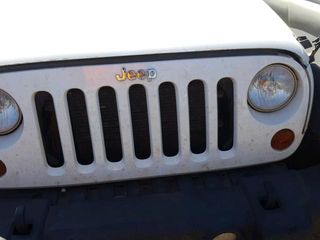 1C4BJWKG7CL265360 - 2012 JEEP WRANGLER U WHITE photo 9