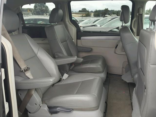 2V4RW3DG1BR740167 - 2011 VOLKSWAGEN ROUTAN SE CHARCOAL photo 5