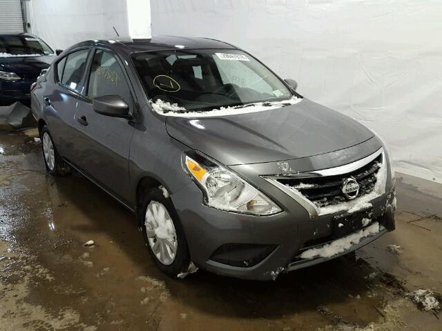 3N1CN7AP8GL894395 - 2016 NISSAN VERSA S GRAY photo 1