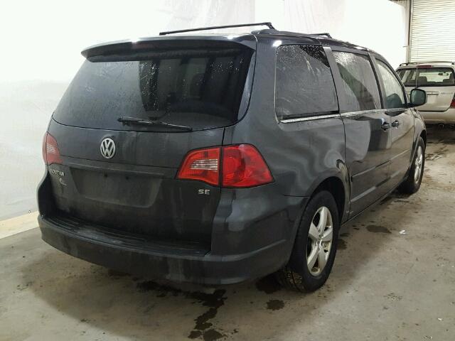 2V4RW3DGXBR670457 - 2011 VOLKSWAGEN ROUTAN SE GRAY photo 4