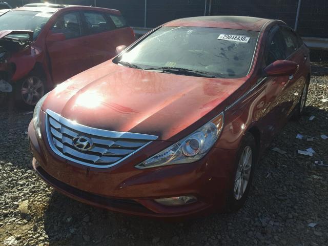 5NPEC4AC4BH262297 - 2011 HYUNDAI SONATA SE RED photo 2