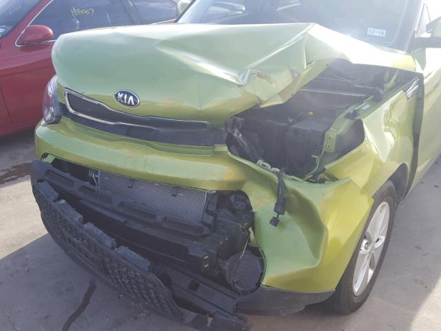 KNDJN2A28G7873689 - 2016 KIA SOUL GREEN photo 9