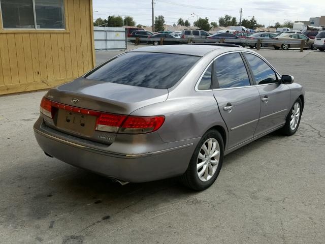 KMHFC46F56A095058 - 2006 HYUNDAI AZERA SE GRAY photo 4