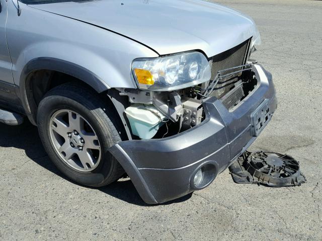 1FMYU03175KA41891 - 2005 FORD ESCAPE XLT SILVER photo 9