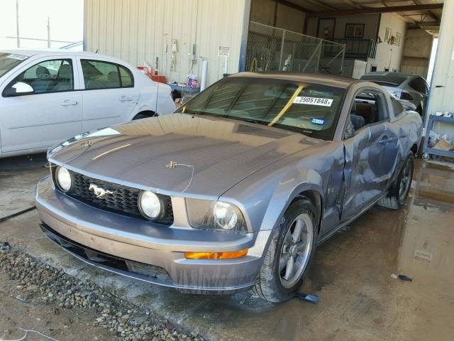 1ZVHT82H365191546 - 2006 FORD MUSTANG GT GRAY photo 2