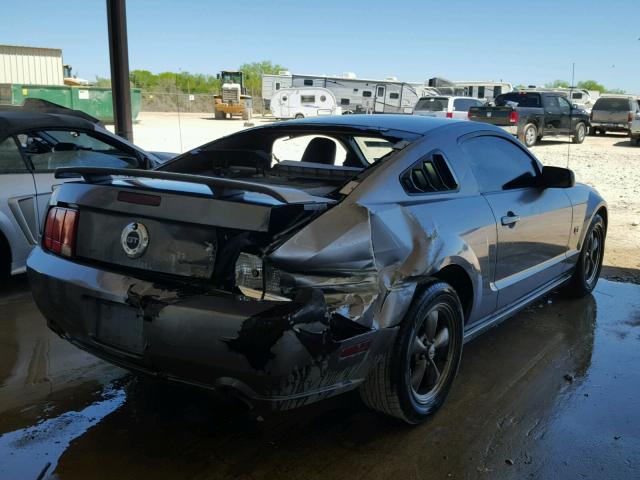 1ZVHT82H365191546 - 2006 FORD MUSTANG GT GRAY photo 4