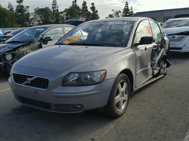 YV1MH682652094538 - 2005 VOLVO S40 T5 GRAY photo 2