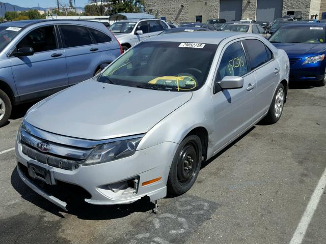 3FAHP0HA2AR320214 - 2010 FORD FUSION SE SILVER photo 2