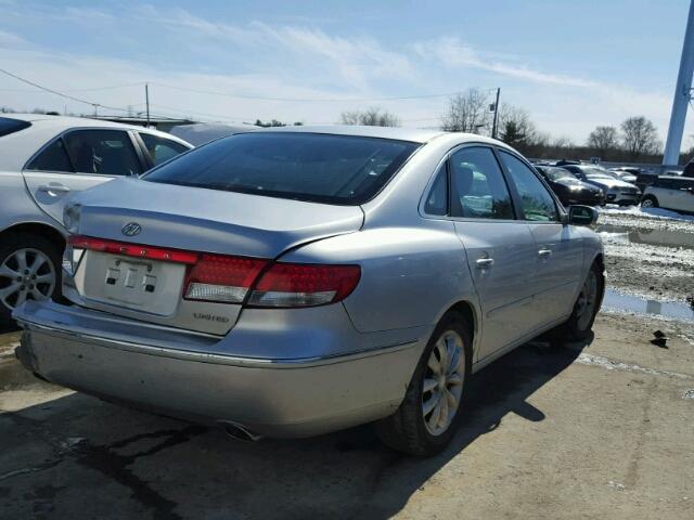 KMHFC46F27A166704 - 2007 HYUNDAI AZERA SE GRAY photo 4