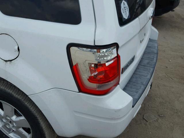 1FMCU03118KD86476 - 2008 FORD ESCAPE XLT WHITE photo 9