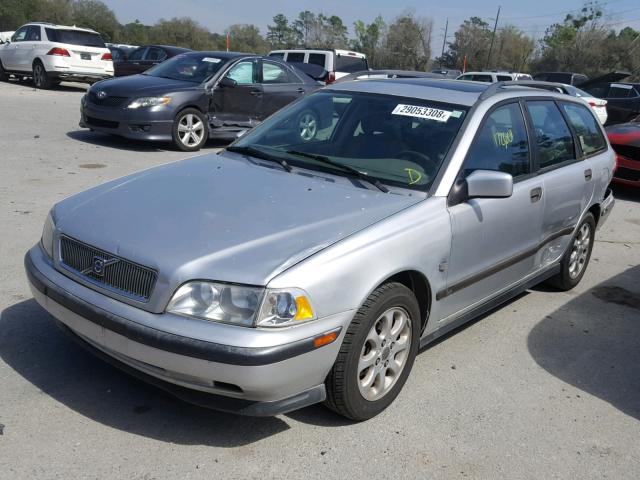 YV1VW2555YF577064 - 2000 VOLVO V40 SILVER photo 2