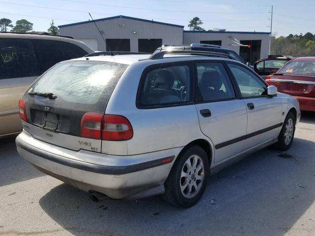 YV1VW2555YF577064 - 2000 VOLVO V40 SILVER photo 4