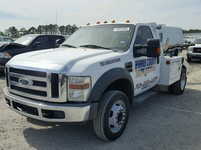 1FDAF5GR2AEA04412 - 2010 FORD F550 SUPER WHITE photo 2