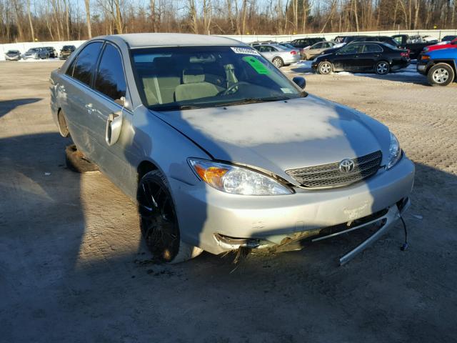 JTDBE32K820082072 - 2002 TOYOTA CAMRY LE SILVER photo 1