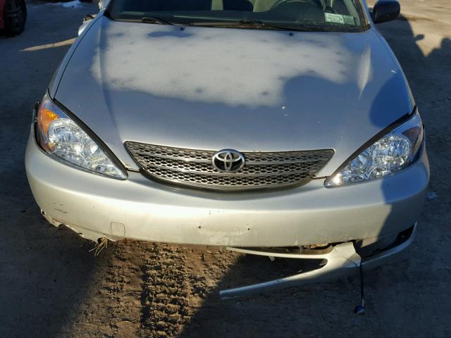 JTDBE32K820082072 - 2002 TOYOTA CAMRY LE SILVER photo 7