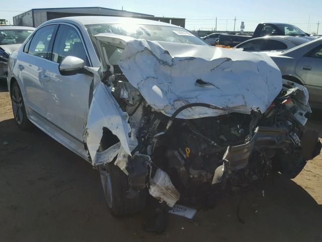 1VWDT7A38HC014455 - 2017 VOLKSWAGEN PASSAT R-L WHITE photo 1