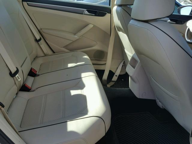 1VWDT7A38HC014455 - 2017 VOLKSWAGEN PASSAT R-L WHITE photo 6