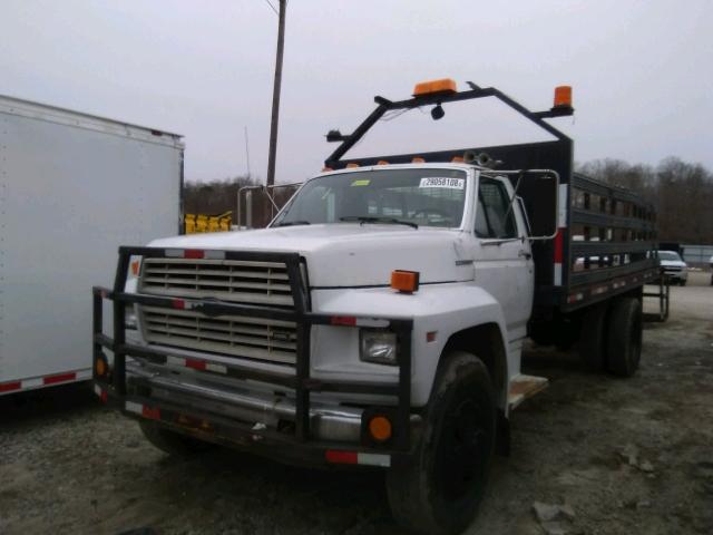 1FDWK74P2JVA25261 - 1988 FORD F700 F WHITE photo 2