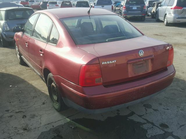 WVWMA63B5WE427281 - 1998 VOLKSWAGEN PASSAT GLS RED photo 3