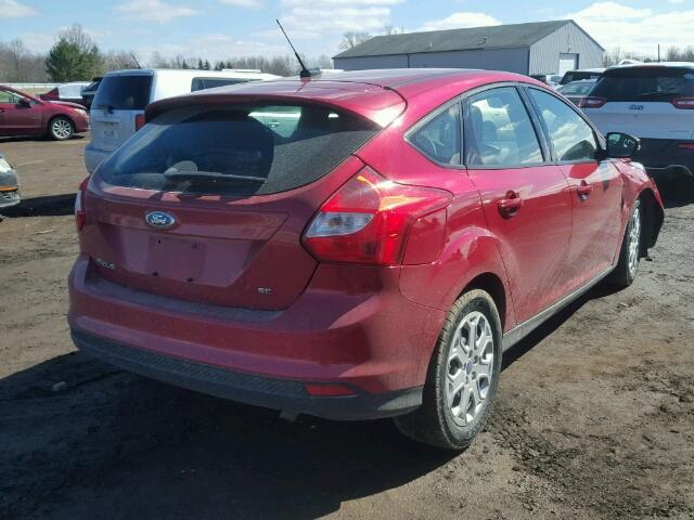 1FAHP3K24CL118740 - 2012 FORD FOCUS SE RED photo 4