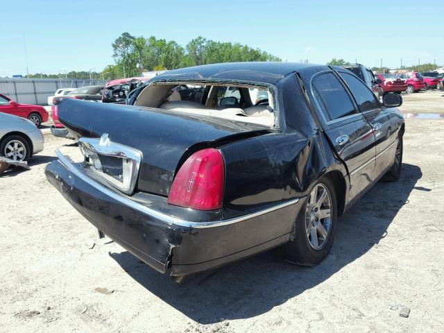 1LNHM82W0XY628462 - 1999 LINCOLN TOWN CAR S BLACK photo 4