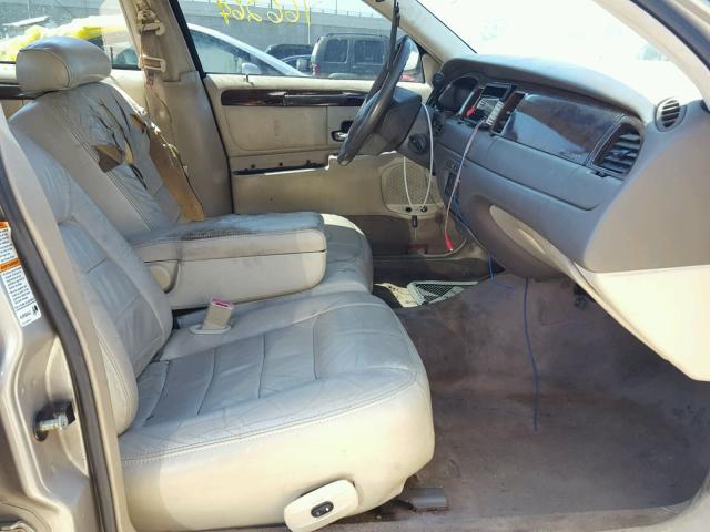 1LNHM82W0XY628462 - 1999 LINCOLN TOWN CAR S BLACK photo 5