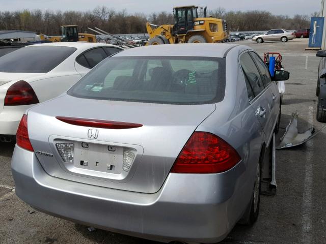 1HGCM563X7A180528 - 2007 HONDA ACCORD SE SILVER photo 4