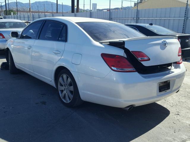 4T1BK36B06U106037 - 2006 TOYOTA AVALON XL WHITE photo 4