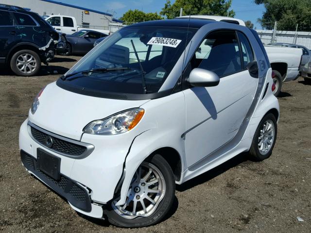 WMEEJ9AA3DK673603 - 2013 SMART FORTWO ELE 白色 照片 2