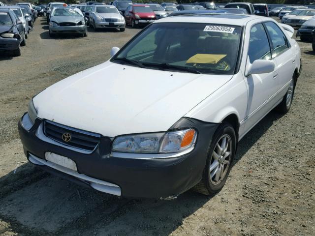 4T1BF28K21U969832 - 2001 TOYOTA CAMRY LE WHITE photo 2