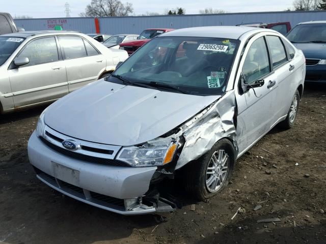 1FAHP35N39W214016 - 2009 FORD FOCUS SE SILVER photo 2