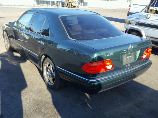 WDBJF72F5VA393572 - 1997 MERCEDES-BENZ E 420 GREEN photo 3