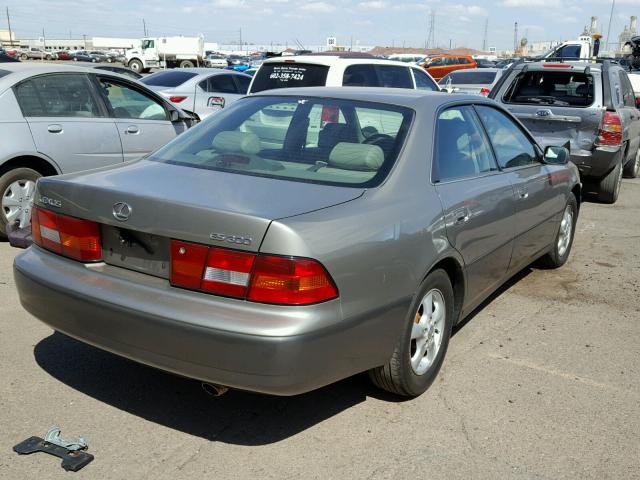 JT8BF28G0W5050380 - 1998 LEXUS ES 300 GRAY photo 4