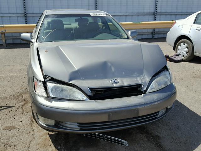 JT8BF28G0W5050380 - 1998 LEXUS ES 300 GRAY photo 9