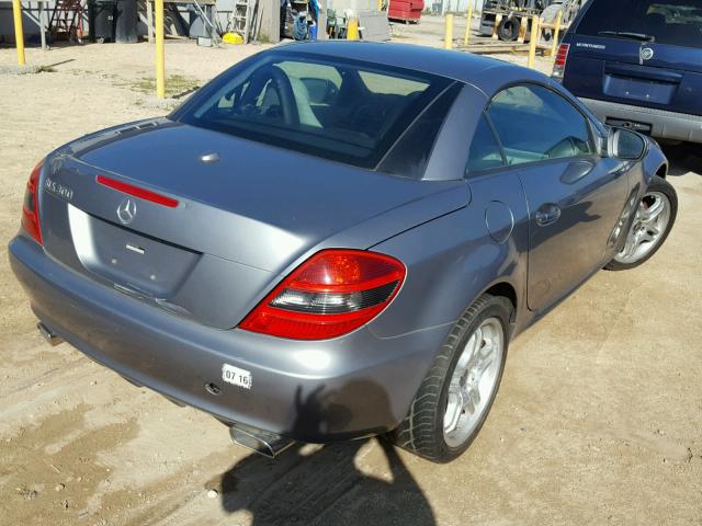 WDBWK54F09F190889 - 2009 MERCEDES-BENZ SLK 300 GRAY photo 4