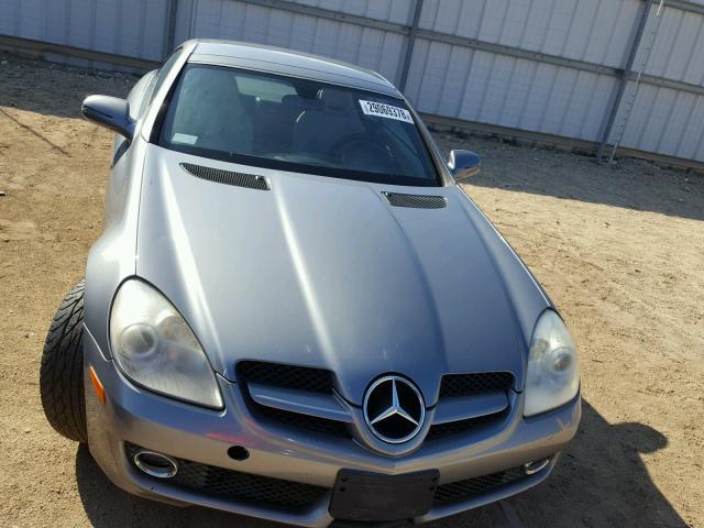 WDBWK54F09F190889 - 2009 MERCEDES-BENZ SLK 300 GRAY photo 9