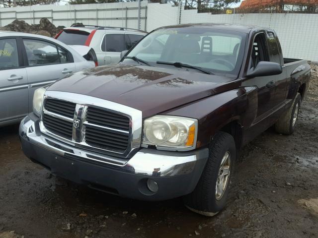 1D7HW42K15S156301 - 2005 DODGE DAKOTA SLT BURGUNDY photo 2