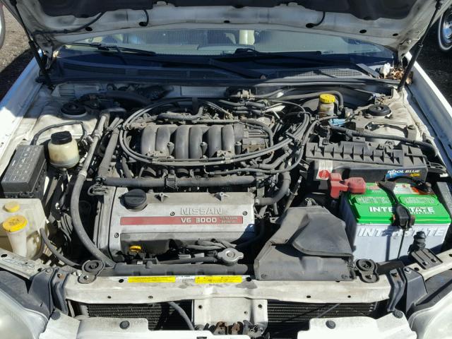 JN1CA31D41T825619 - 2001 NISSAN MAXIMA GXE WHITE photo 7