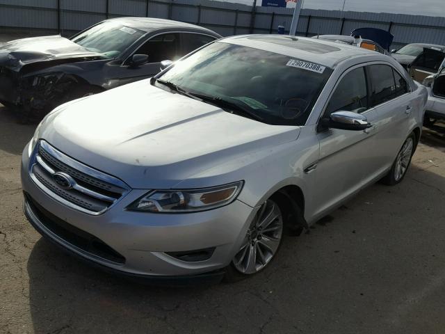 1FAHP2FW8AG163306 - 2010 FORD TAURUS LIM SILVER photo 2